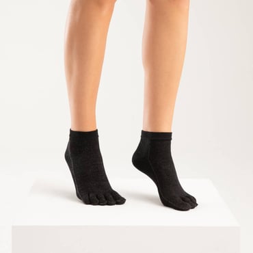 Mantar Önleyici Parmaklı Patik Siyah Gümüş Çorap